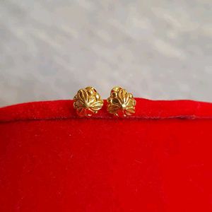 Beautiful New Flower Desine Studs