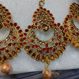 New Price *Beautiful Earings And Tikka*