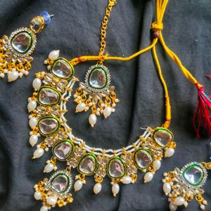 Kundan And Pearls Jewellery Set