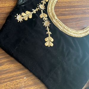 Embroidery valvet blouse