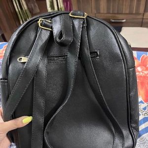 New  Classy Black Bagpack