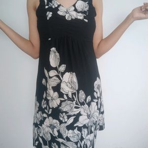 So Nicely New  Flower Printed Black Dress ... Unus