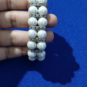 Pearl Bracelet, Stylish Hand Band