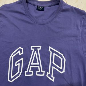 Gap T-shirt