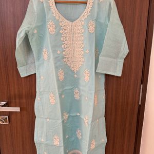 Kurtha With Threadwork Dupatta And Pants