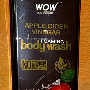 WOW SKIN SCIENCE Unisex Fomaing BODY WASH