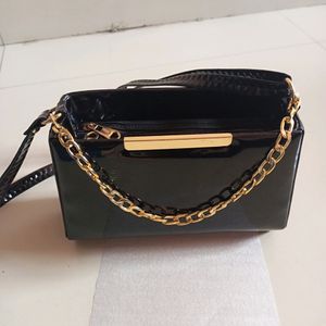 BLACK SLING BAG