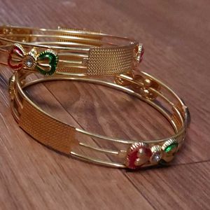 Premium quality Metal Bangles With Bow Design