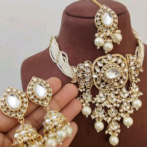 Necklace Set With Earrings And Tika