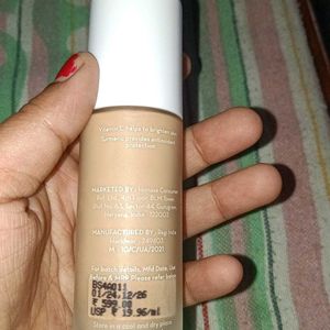 Mama Earth Glow Serum Foundation