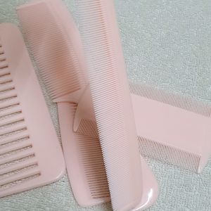 Set Of 5 Combs With Aesthetic Eyelashes Box