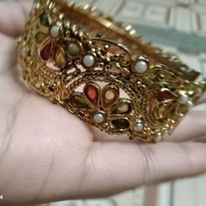 Beutiful Stone Design Bracelet