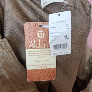 Akkriti Kurta