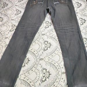 Fashionable Jeans For Girls