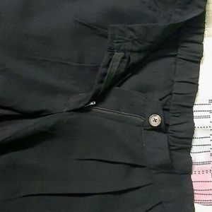 Cropped Black Ladies Trousers