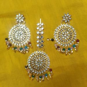 Multicolor Earrings With Mangtika