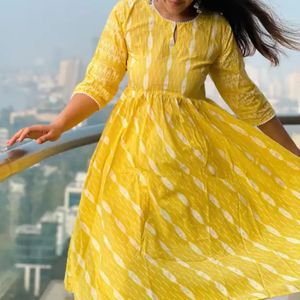 Women Yellow And White Ikat Print Kurta With Palazzos