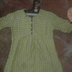 Beautiful Green Girls/Women Short Kurti