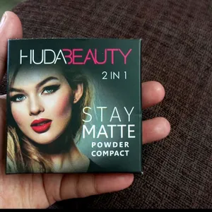 Huda Beauty Face Powder -2 In One