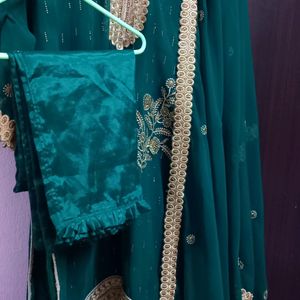 OFFER ALERT🤩Dark Green PAKISTANI SUIT SET