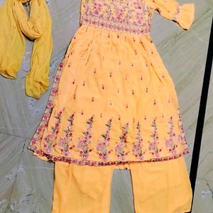 Naira Cut Haldi Dress 😍😍😍