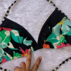 Black Frill Knotted Bikini Top 👙