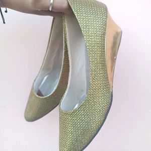 Golden glitter sandal (UNUSED)