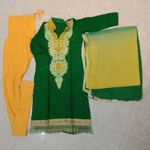 Kurta Set With Churidar Pajama