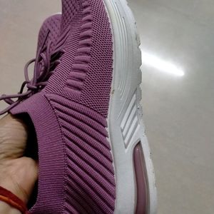 Light Weight Comfortable Sports Shoes