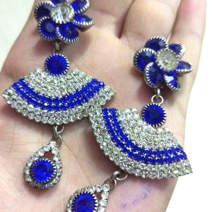 A Beautiful Blue Earing With The Studs