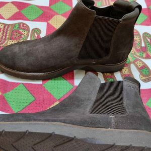 CLARKS CHELSEA BOOTS