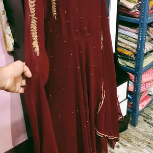 😍Heavy Stonework Amazing Sleeves Gown Dupatta🥰