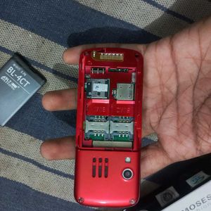 Moses E100 With Free 2 Gb Sd Card Earphones Chager