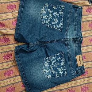 Aesthetic Shorts With White Embroidery