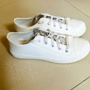 Zudio WHITE Shoes (UK 8)