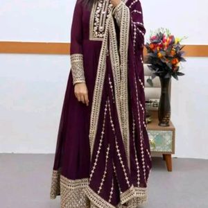 Beautiful 🟣Gown🟣 For Women With Dupatta