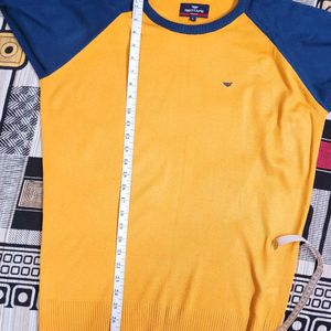 Levis Jeans And Mustard Pullover