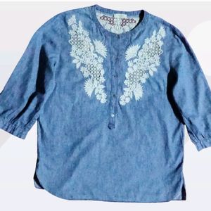 Soft Denim Embodeiry Top