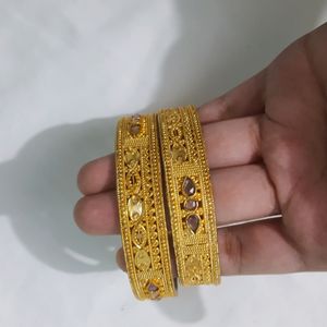 GOLD-PLATED BANGLES WITH REAL STONE EMBEDDED