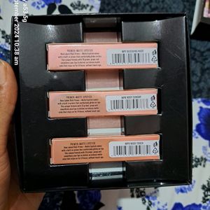 Lakme 9 To 5 Lip Kit