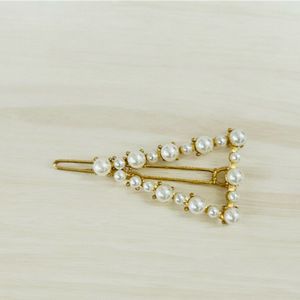 2 Pieces Pearl Clip, @ ₹40/- Per Piece