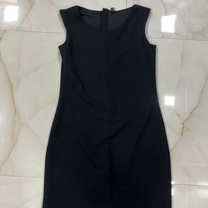 Round Neck Sleeveless Sheath Dress