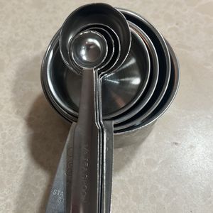 Measuring 4 cup set and spoon