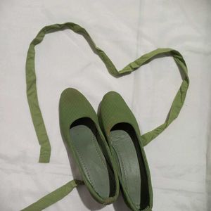 COMBO OLIVE CROP TOPAND BELT WITH OLIV SHOES