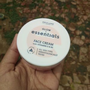 Oriflame Glow Essentials Face Cream