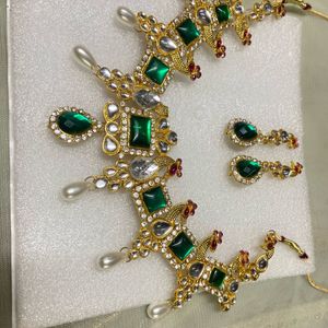 Beautiful Kundan Necklace Set In Green And Golden