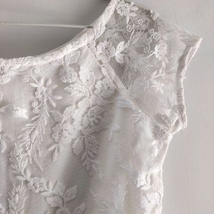 WHITE LACE TOP