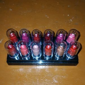 I Selling Multi Colour Lipstick Set.