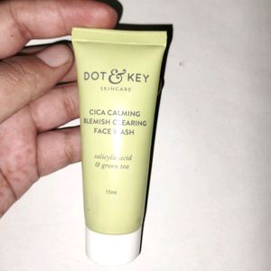 DOT And KEY Cica CalmingBlemish Cleansing Facewash