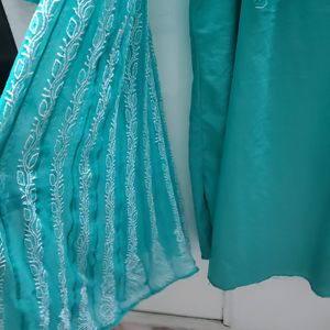 LAKHNAVI KURTHI IN A GOOD CONDITION WITH Lining